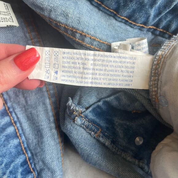 Forever 21 Light Wash Distressed Button Fly Jean Short Size 27 - Picture 4 of 6